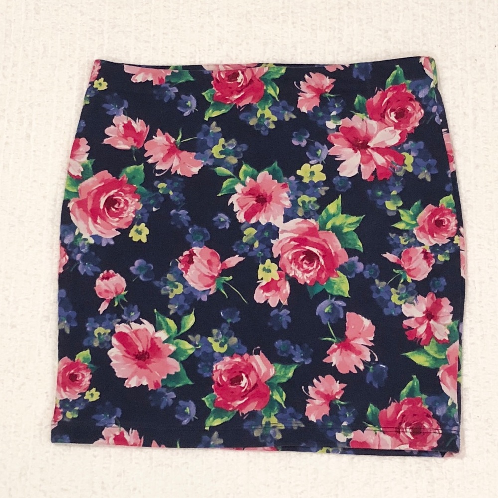 Forever 21 | Navy Floral Mini Skirt